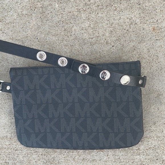 Michael Kors belt bag - Picture 3 of 6
